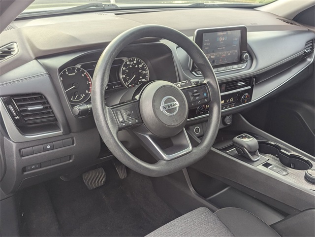 2021 Nissan Rogue SV photo 2