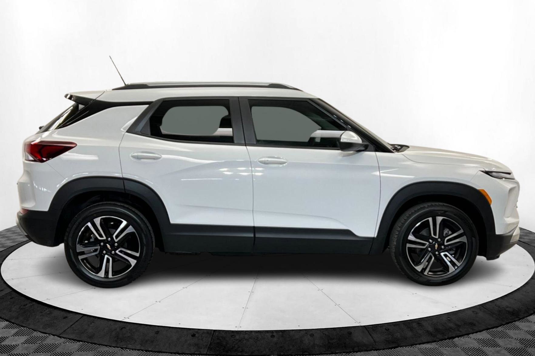 2025 Chevrolet Trailblazer LT photo 6