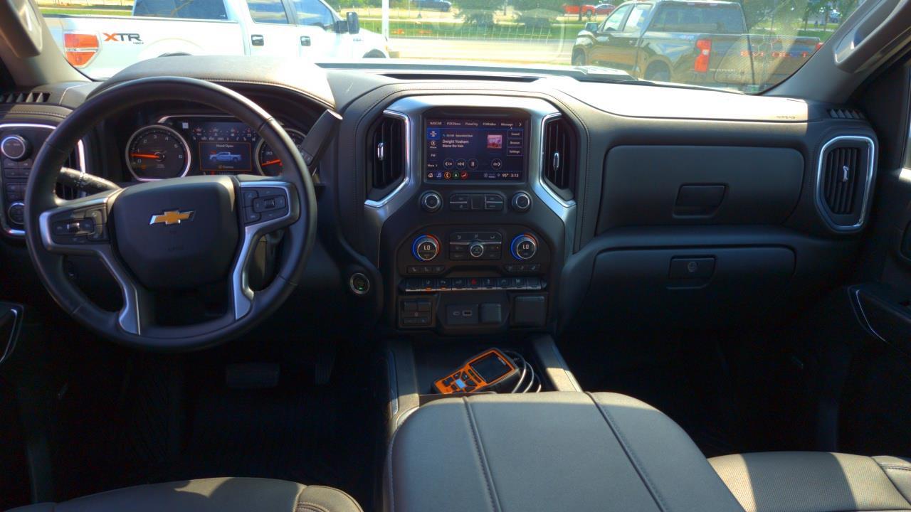 2023 Chevrolet Silverado 2500HD LTZ photo 2