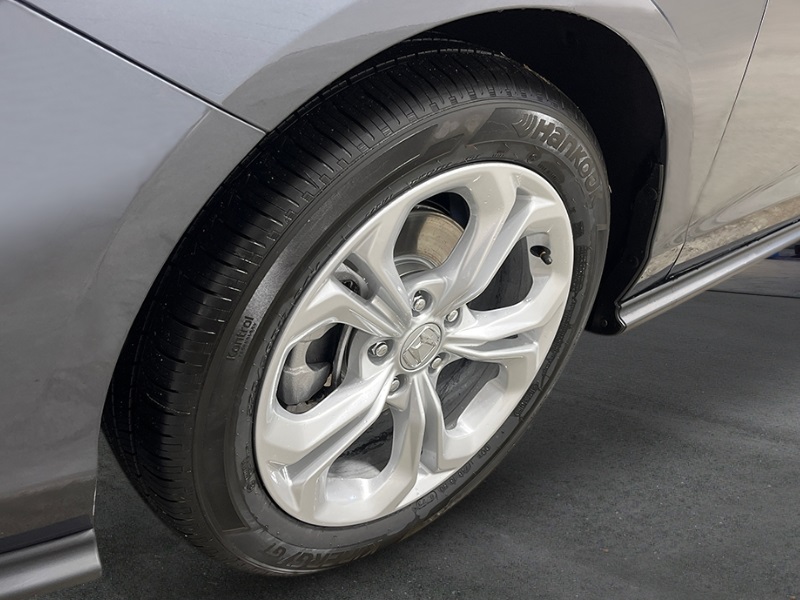 2025 Honda Accord LX photo 8