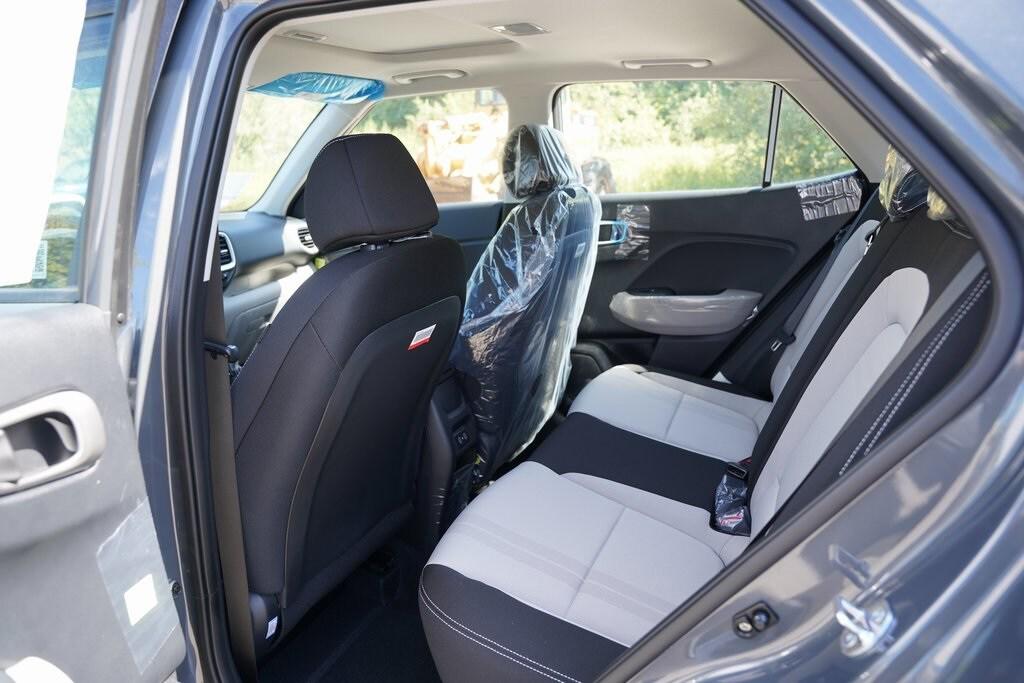 2025 Hyundai Venue SEL photo 15