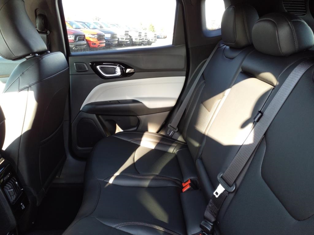 2024 Jeep Compass Limited photo 8