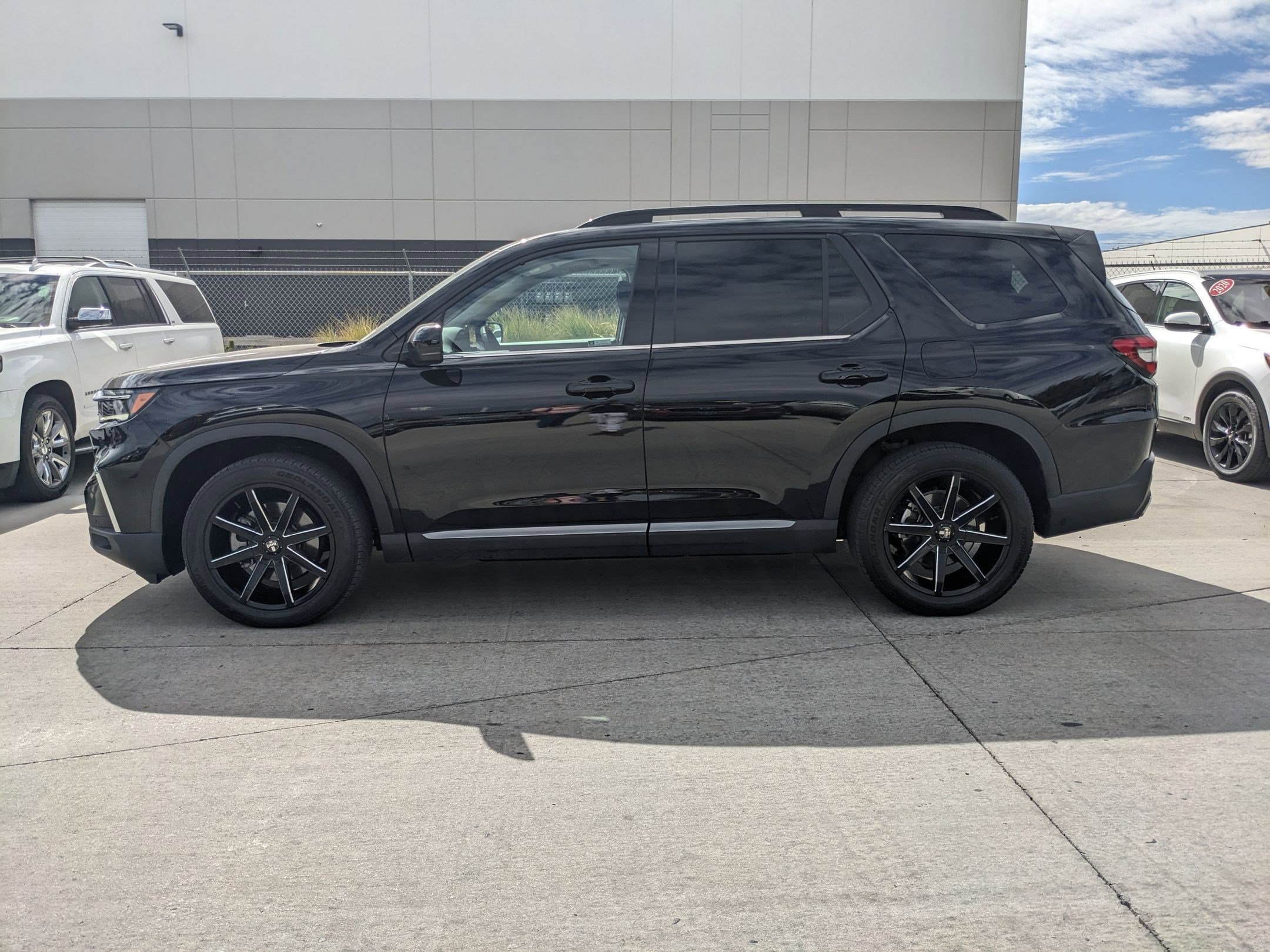 2023 Honda Pilot Elite photo 2