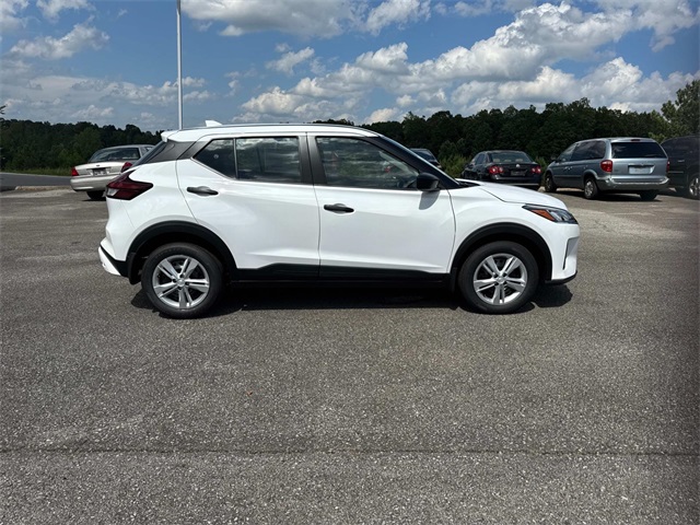 2025 Nissan Kicks Play S photo 3
