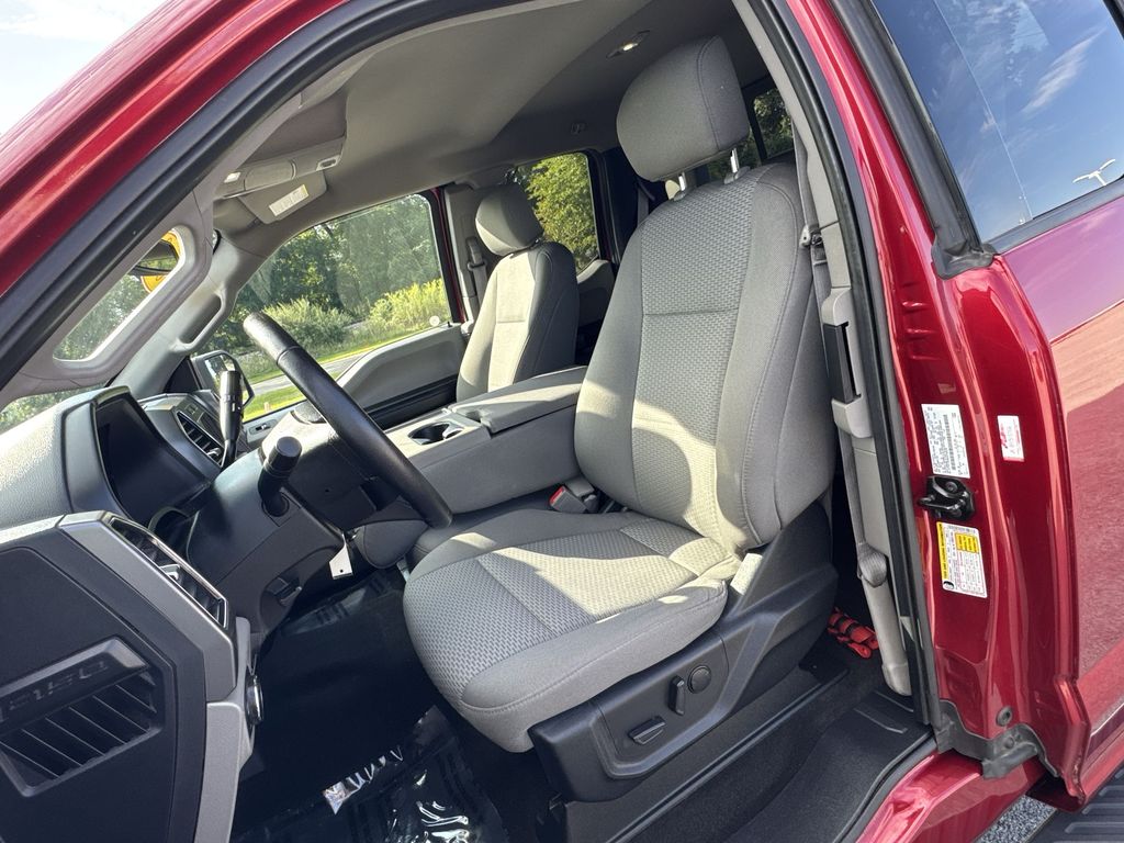 2019 Ford F-150 XLT photo 13