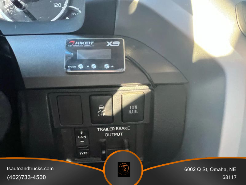 2016 Toyota Tundra CrewMax SR5 photo 18