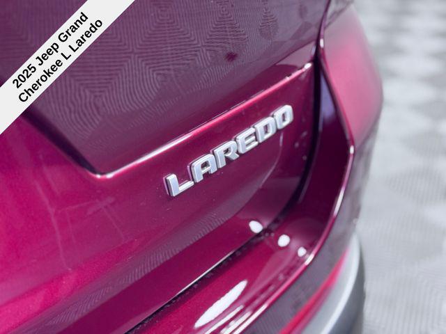 2025 Jeep Grand Cherokee Laredo X photo 11