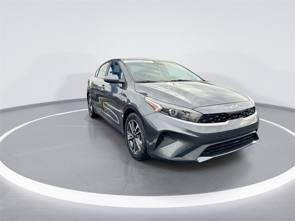 2022 Kia Forte LXS photo 2