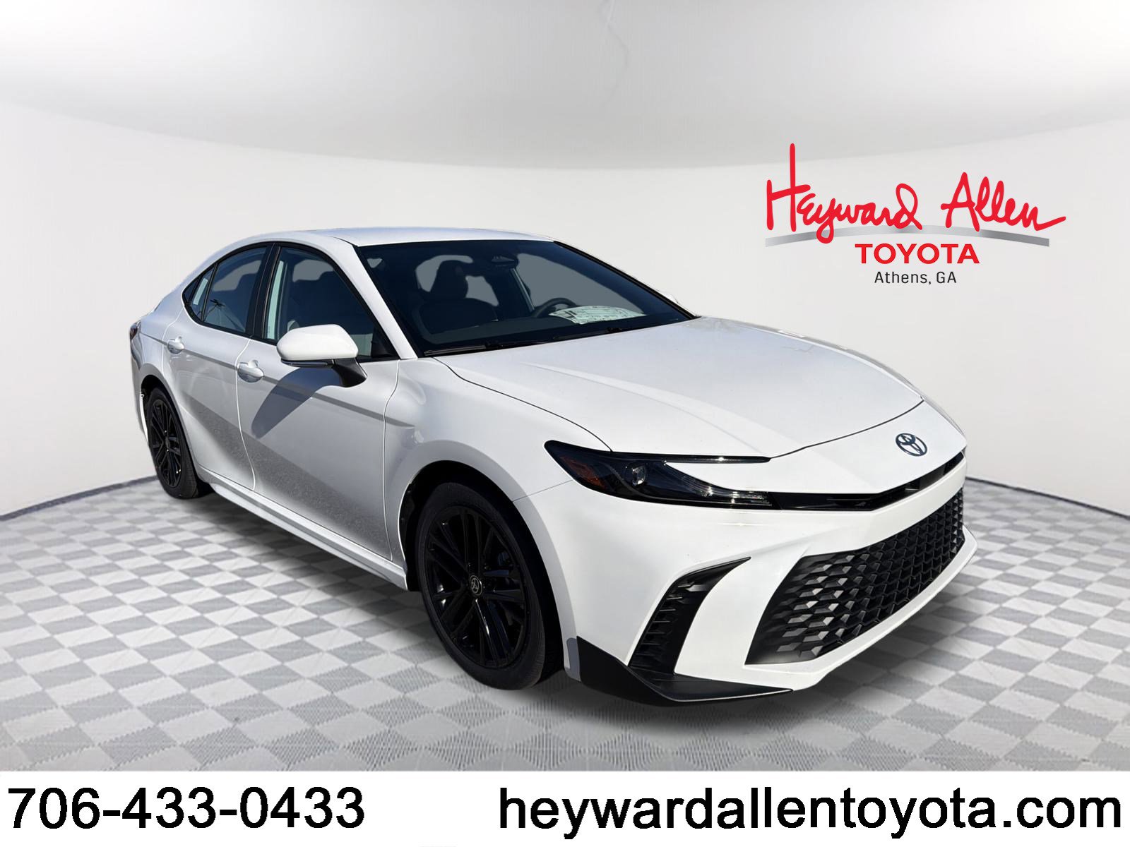 2026 Toyota Camry SE's photo