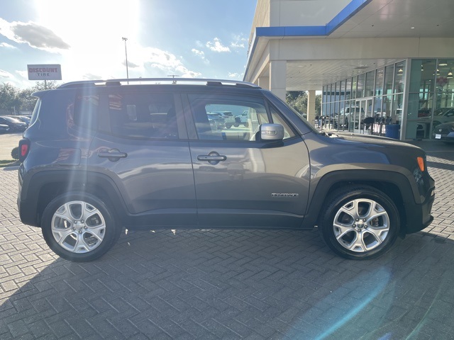 2017 Jeep Renegade Limited photo 4