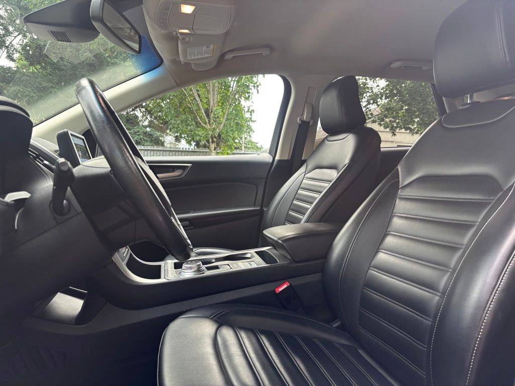 2022 Ford Edge SEL photo 23