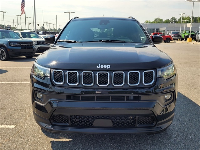 2024 Jeep Compass Latitude photo 2