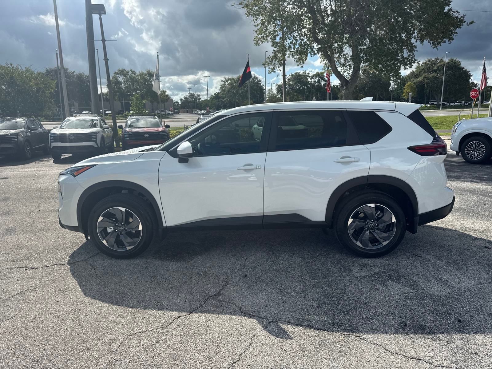 2026 Nissan Rogue SV photo 7