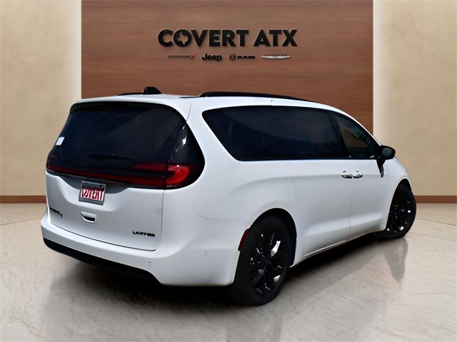 2025 Chrysler Pacifica Limited photo 3