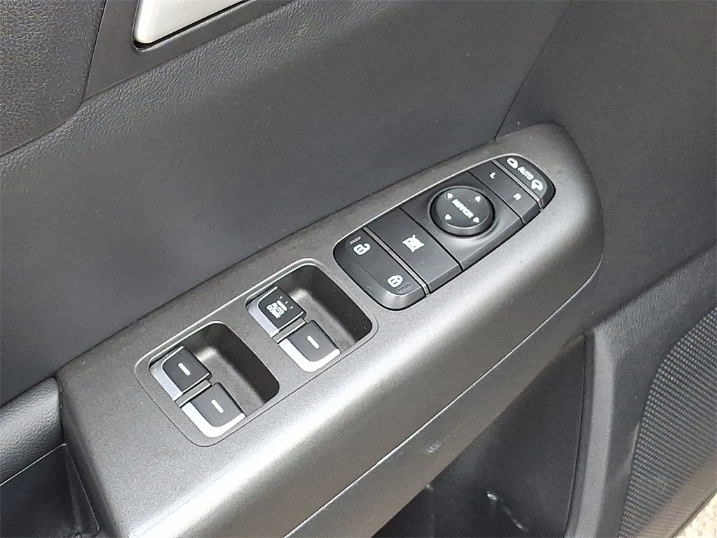 2020 Kia Sportage S photo 23