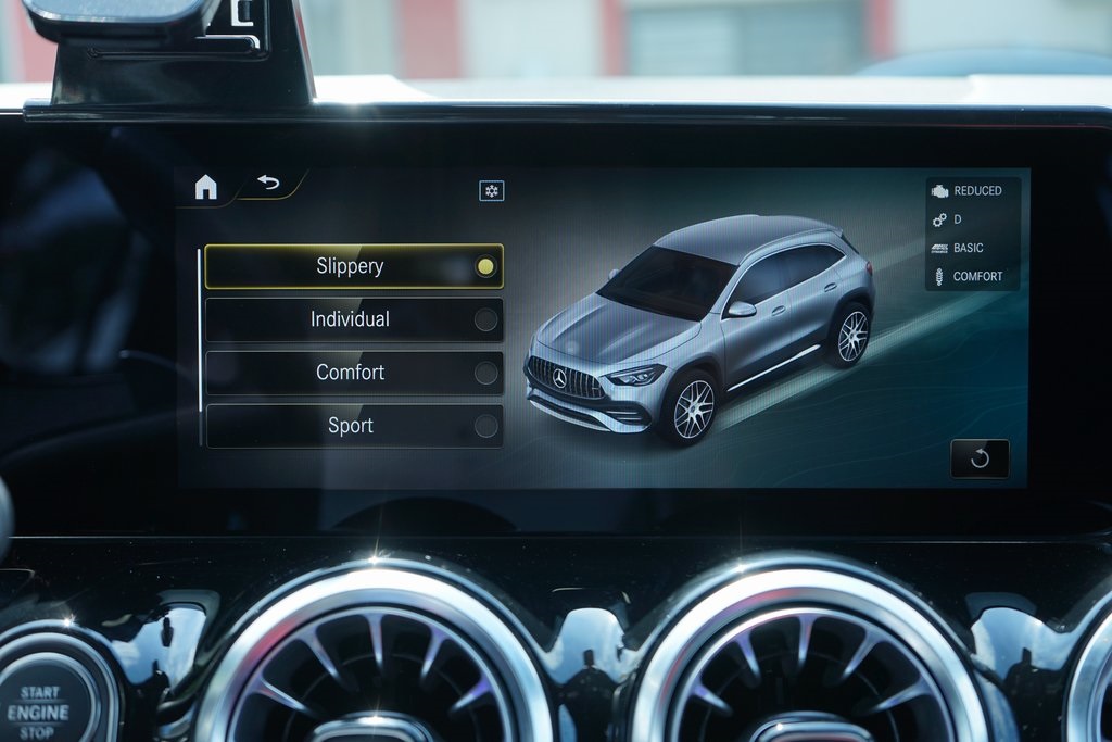 2023 Mercedes Benz GLA 45 AMG 4MATIC photo 25