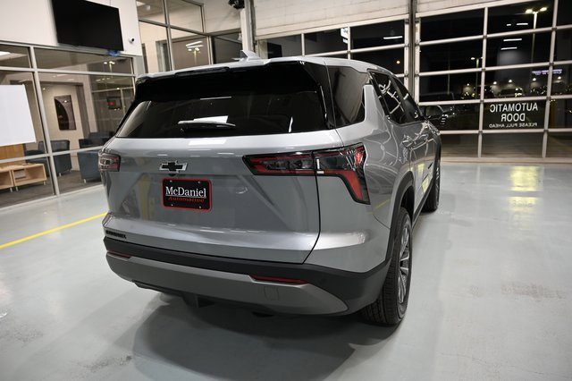 2026 Chevrolet Equinox LT photo 2