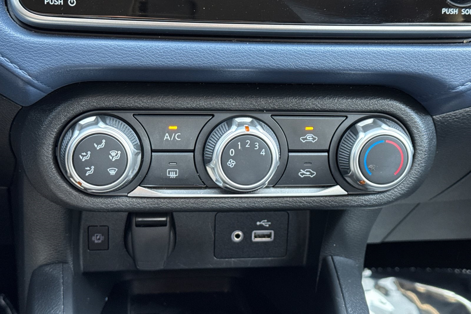 2023 Nissan Versa 1.6 SV photo 22
