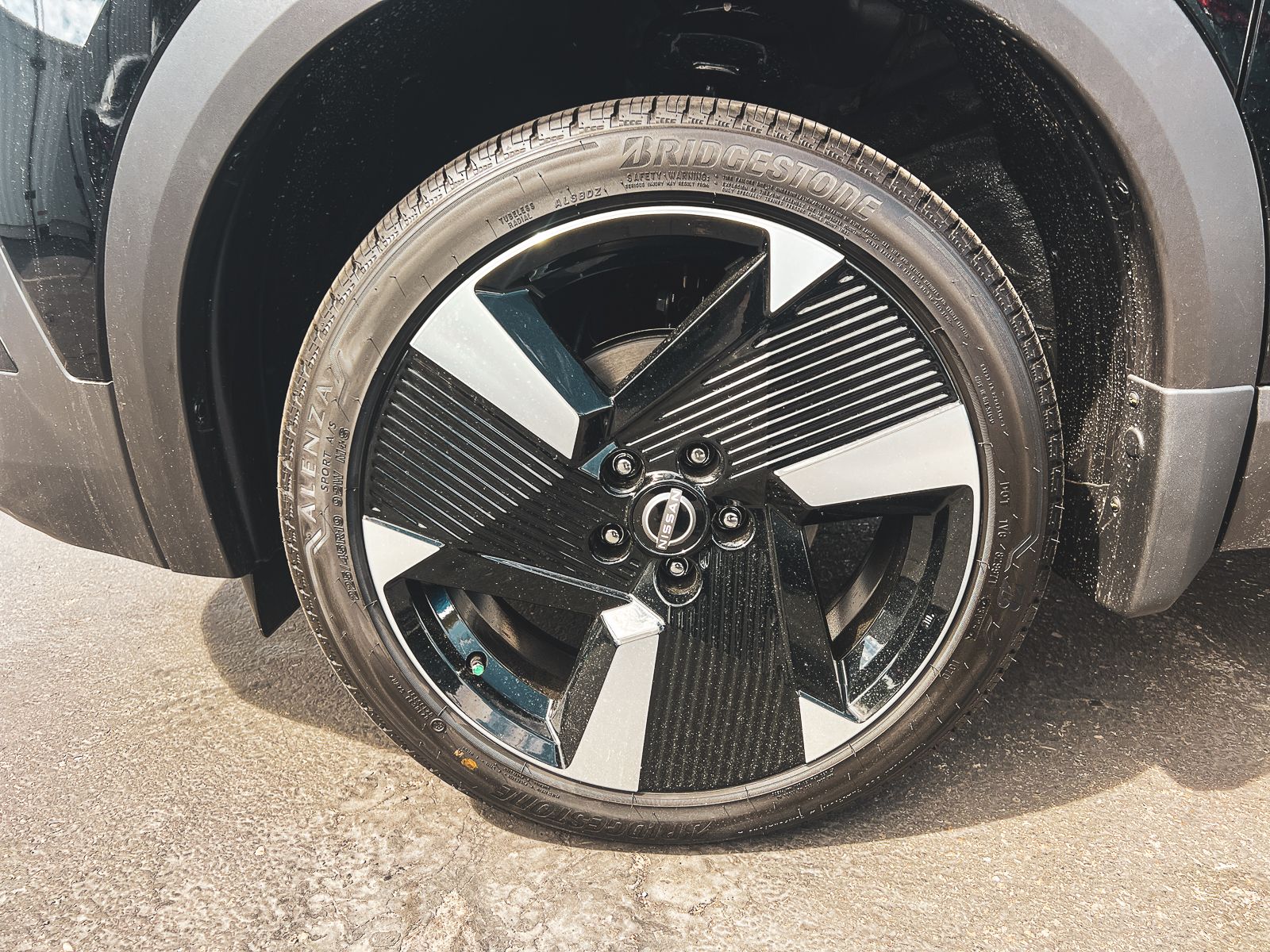 2026 Nissan Kicks SR photo 4