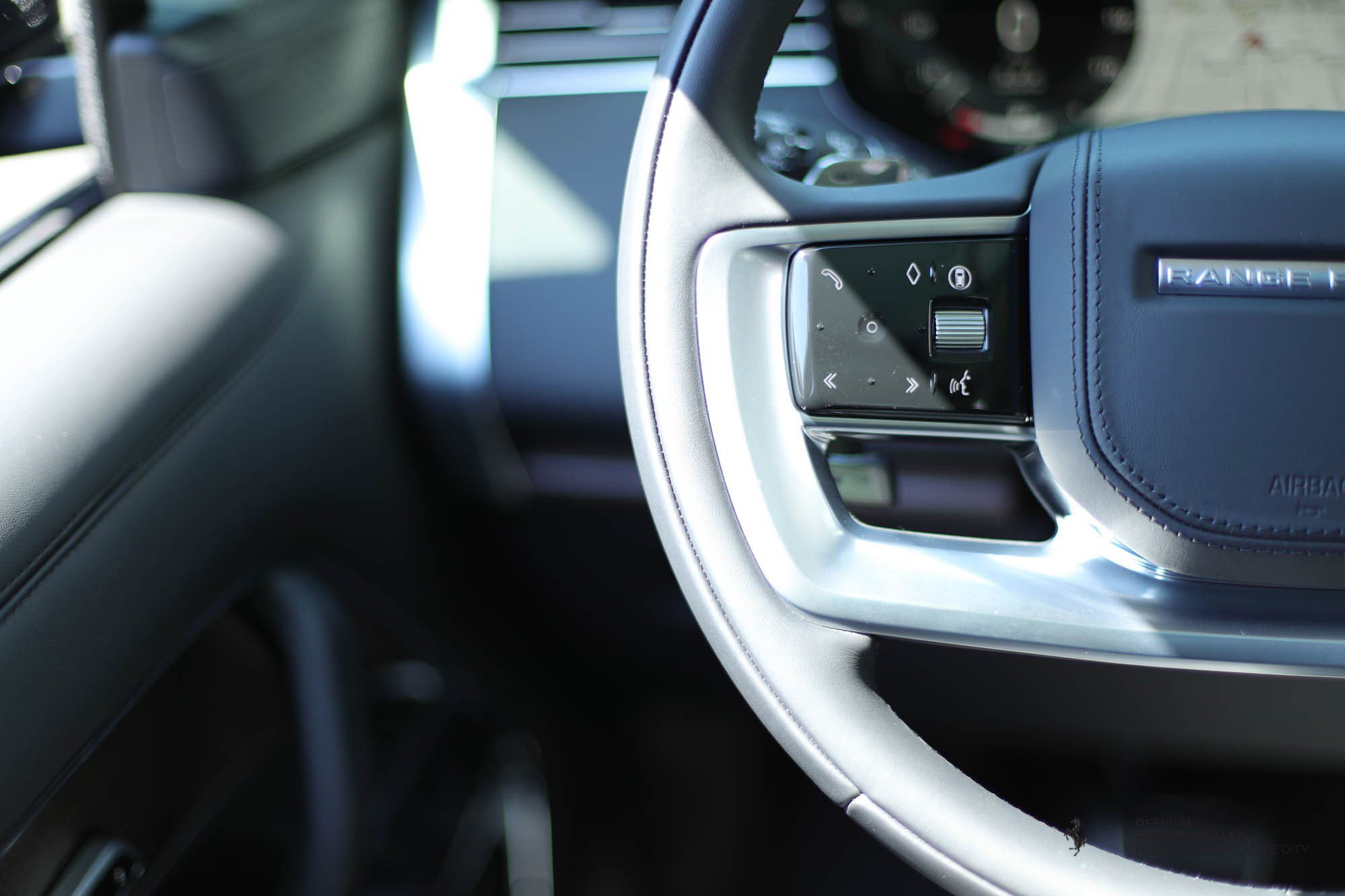 2025 Land Rover Range Rover Autobiography photo 17