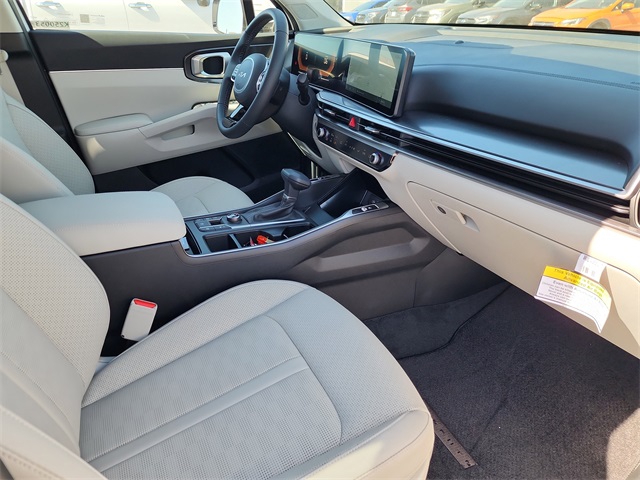 2025 Kia Sorento S photo 11