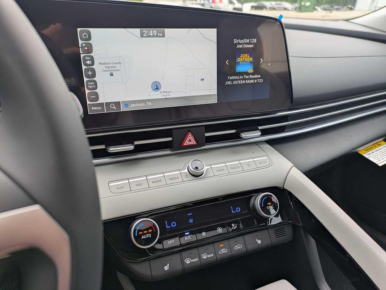 2025 Hyundai Elantra Limited photo 13