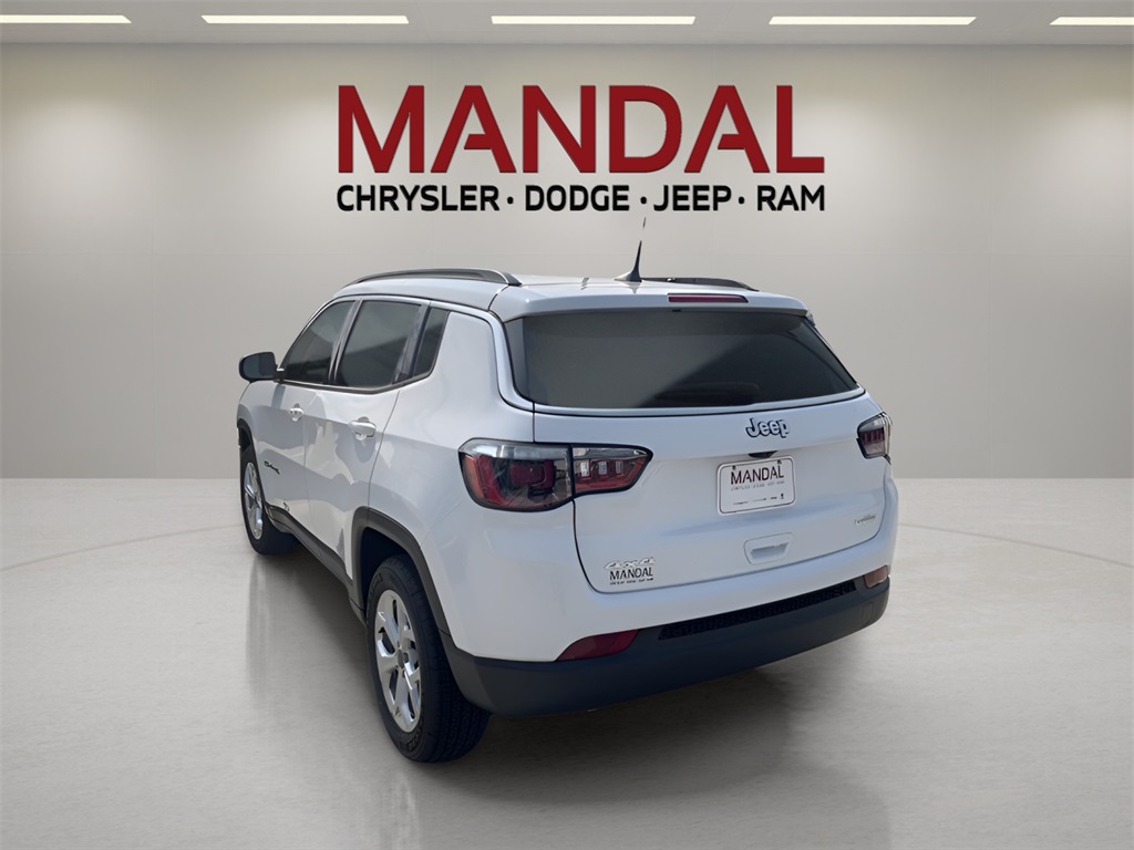 2025 Jeep Compass Latitude photo 4