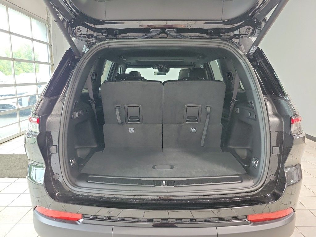 2025 Jeep Grand Cherokee Altitude X photo 2