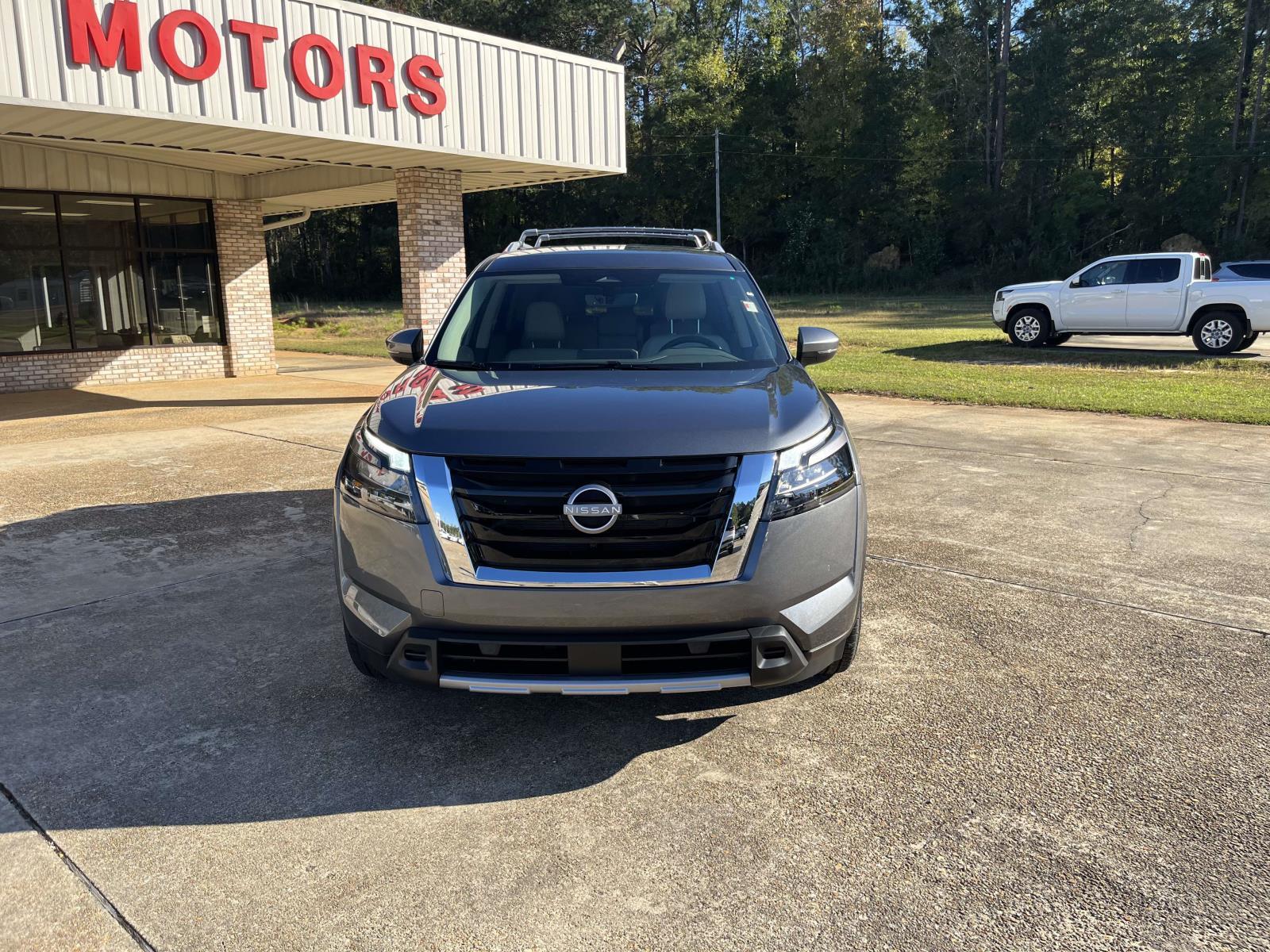 2025 Nissan Pathfinder SL's photo