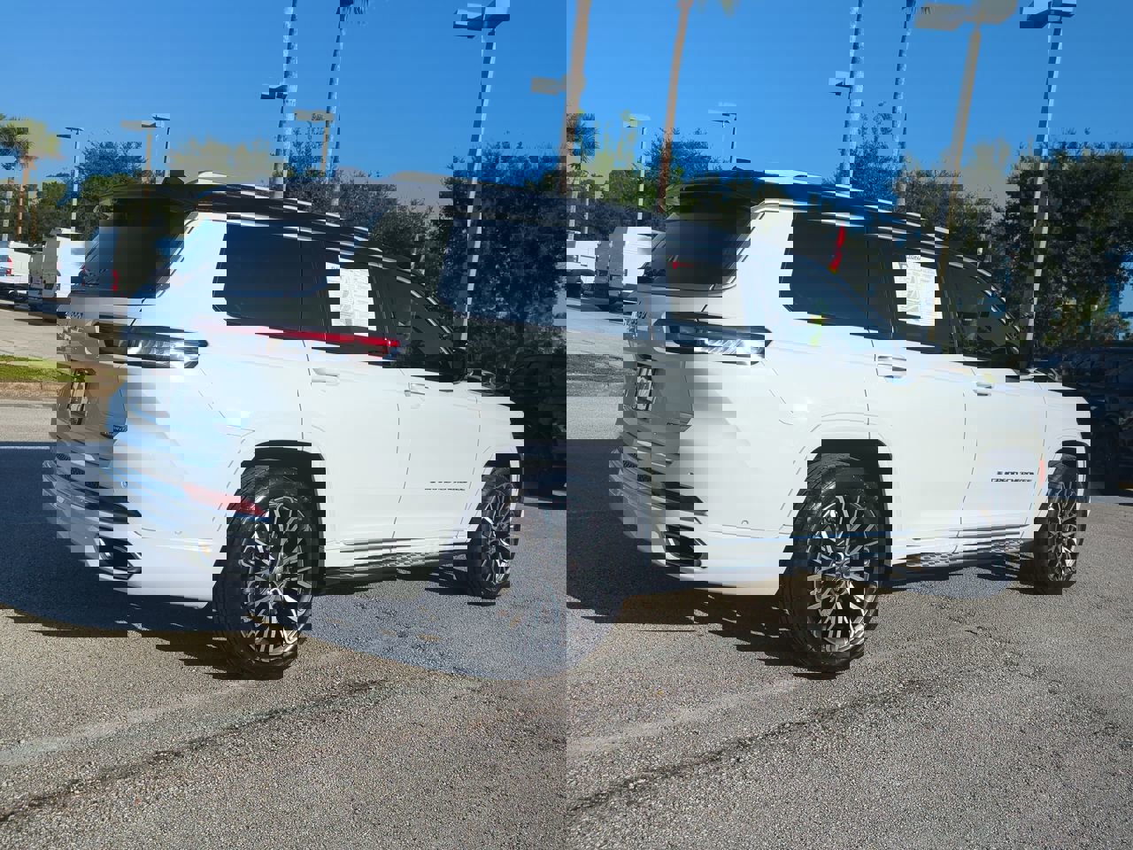 2022 Jeep Grand Cherokee L Summit Reserve photo 4