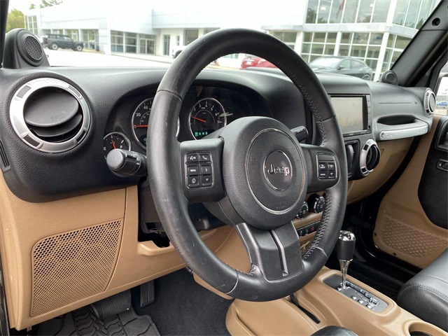2012 Jeep Wrangler Sahara photo 12