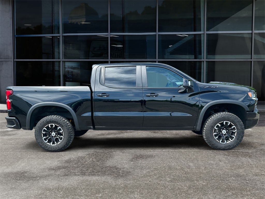 2024 Chevrolet Silverado 1500 ZR2 photo 2