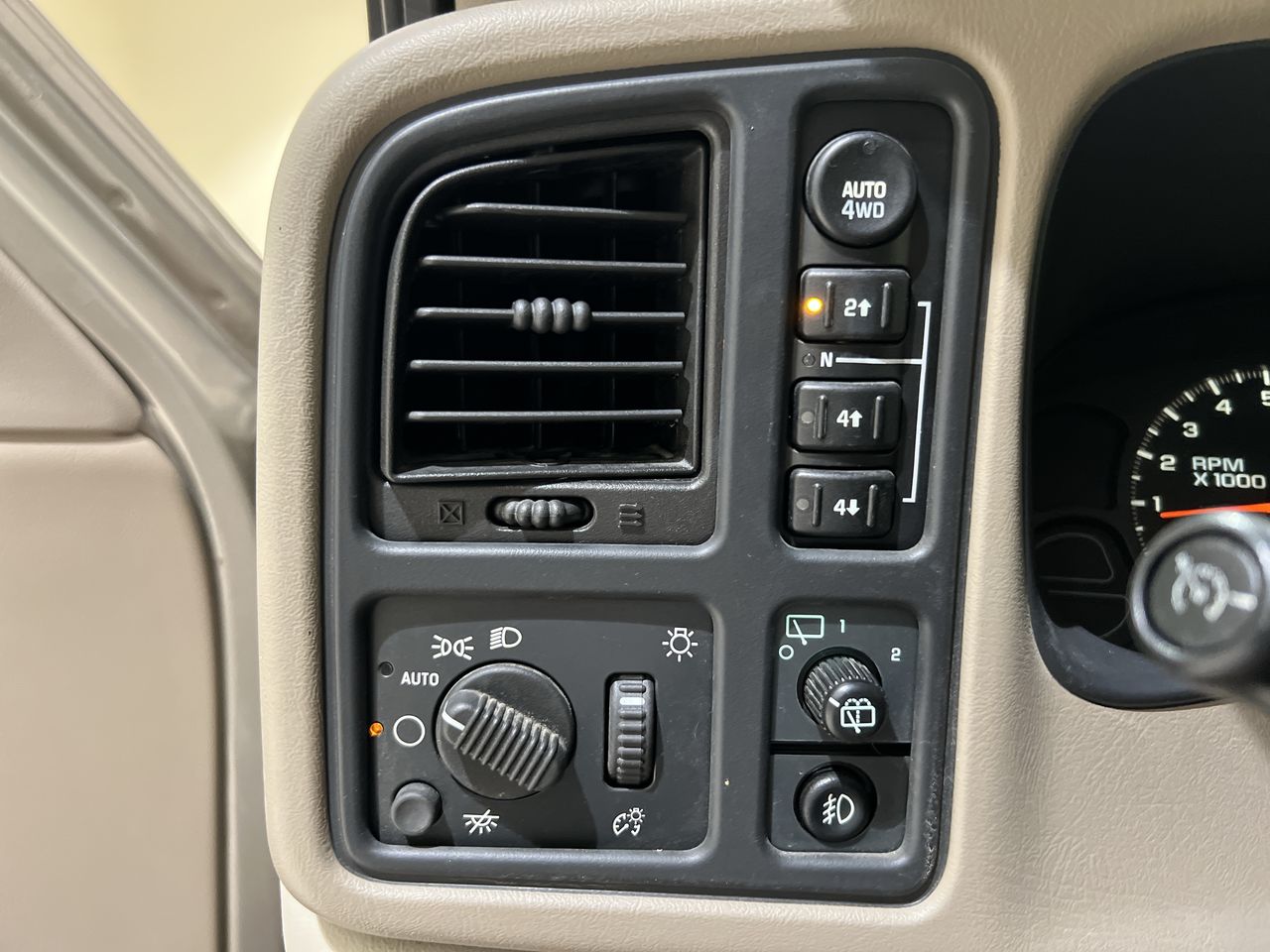 2003 Chevrolet Suburban Z71 photo 47