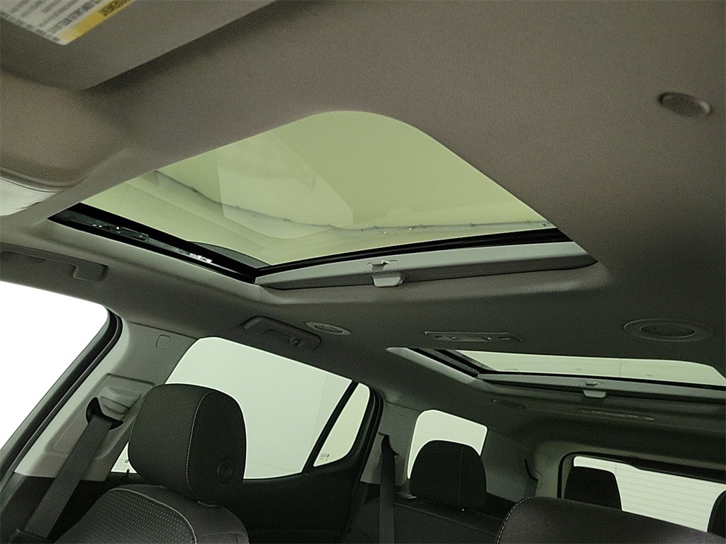 2023 GMC ACADIA - Image 12