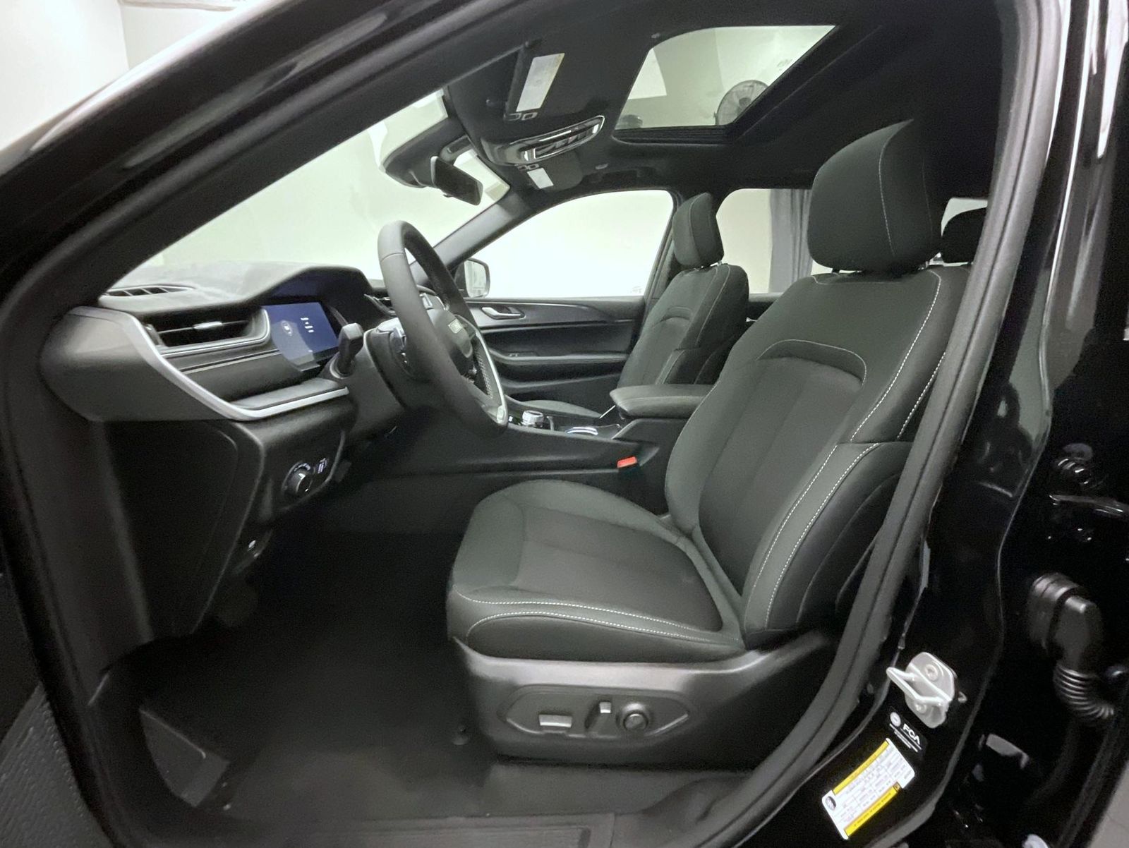 2025 Jeep Grand Cherokee Laredo X photo 10