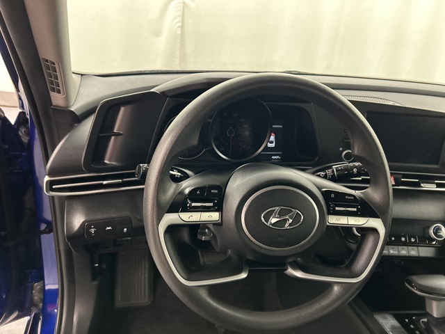 2023 Hyundai Elantra SEL photo 6