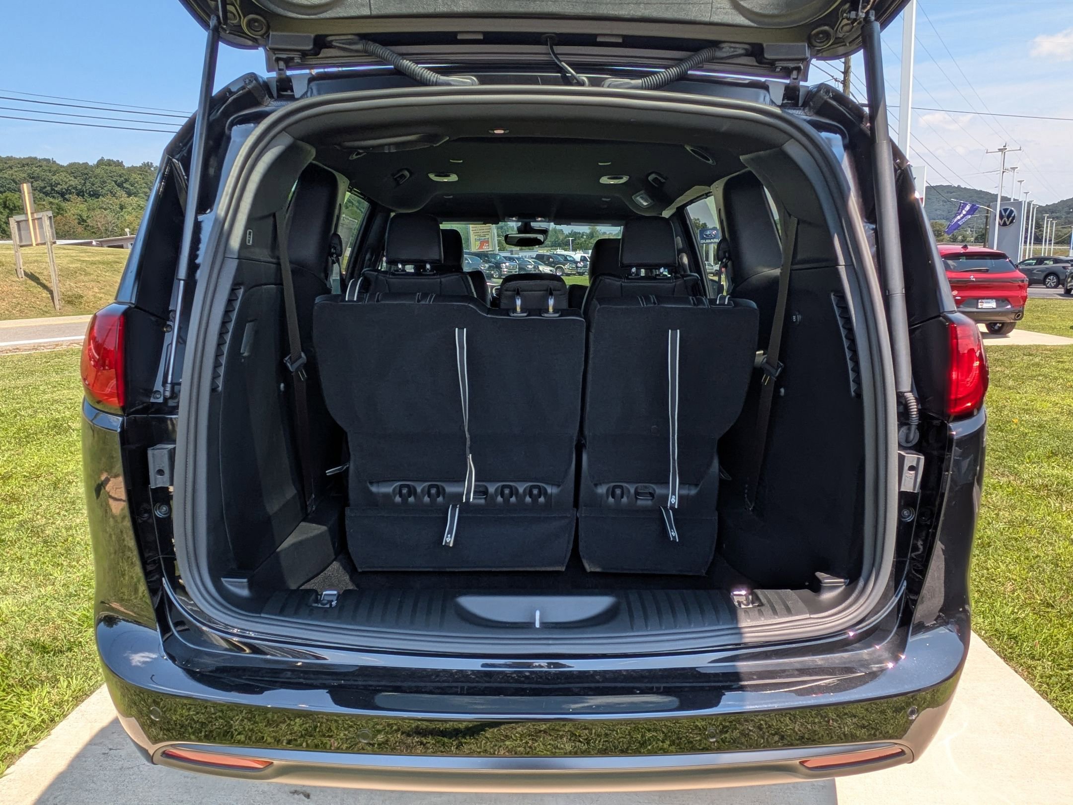 2025 Chrysler Voyager LX photo 24