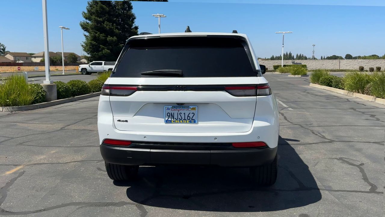 2023 Jeep Grand Cherokee Altitude photo 5