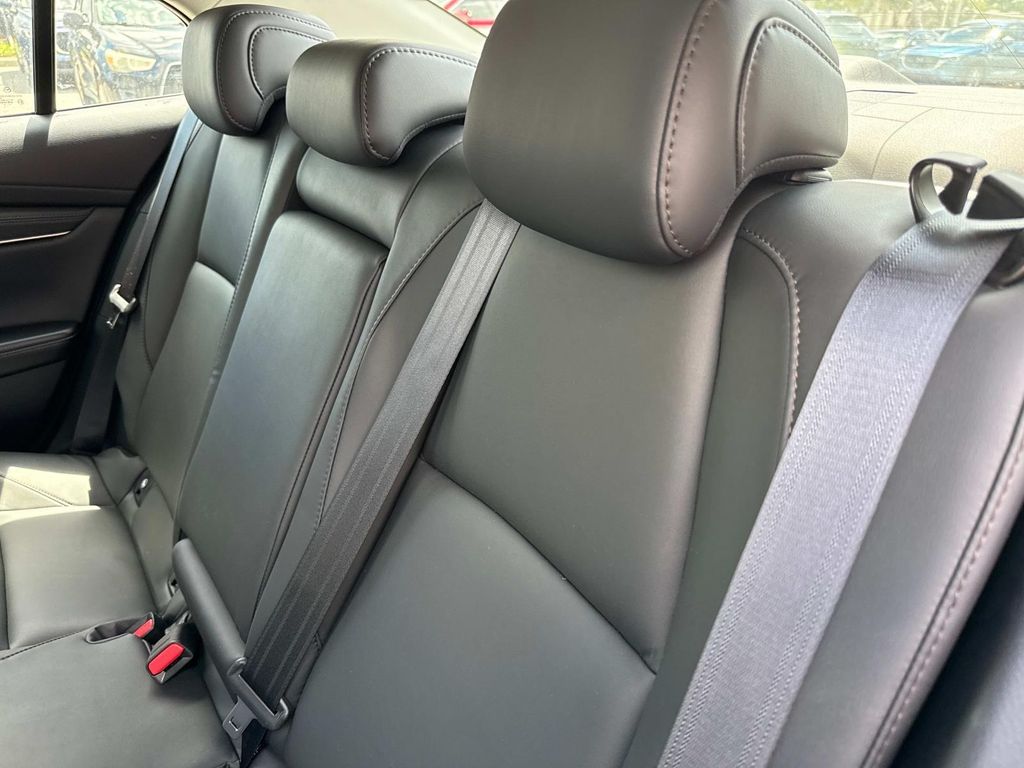 2025 Mazda Mazda3 2.5 Select Sport photo 13