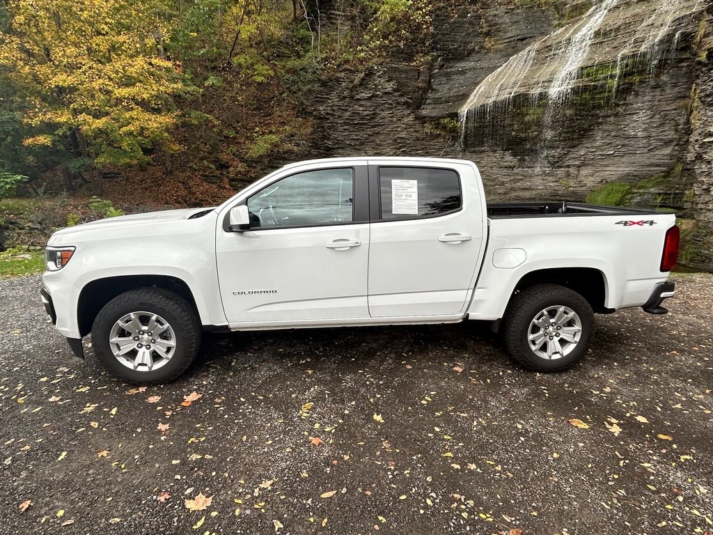 2022 Chevrolet Colorado LT photo 2