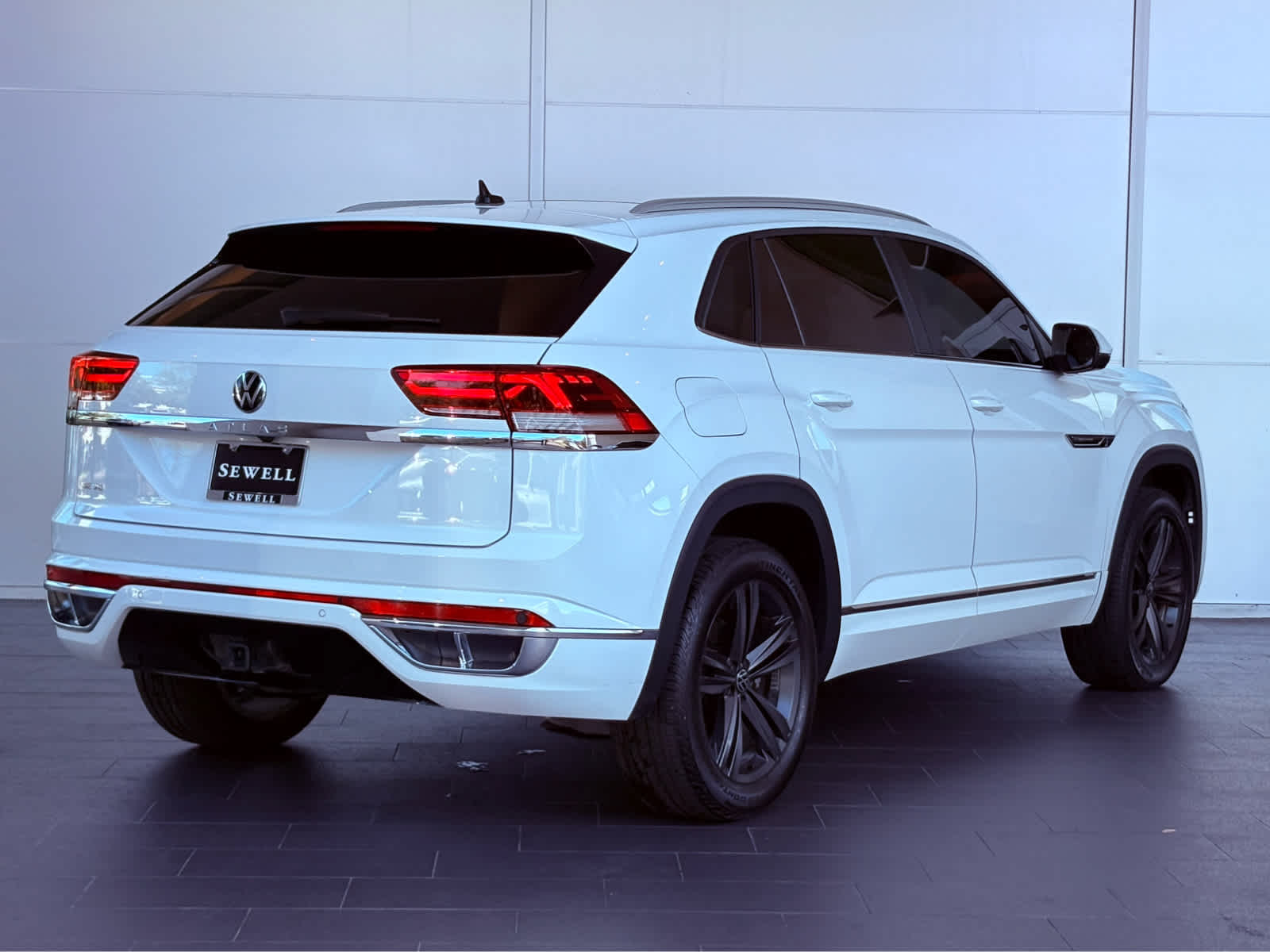 2021 Volkswagen Atlas Cross Sport V6 SE Technology R-Line photo 3