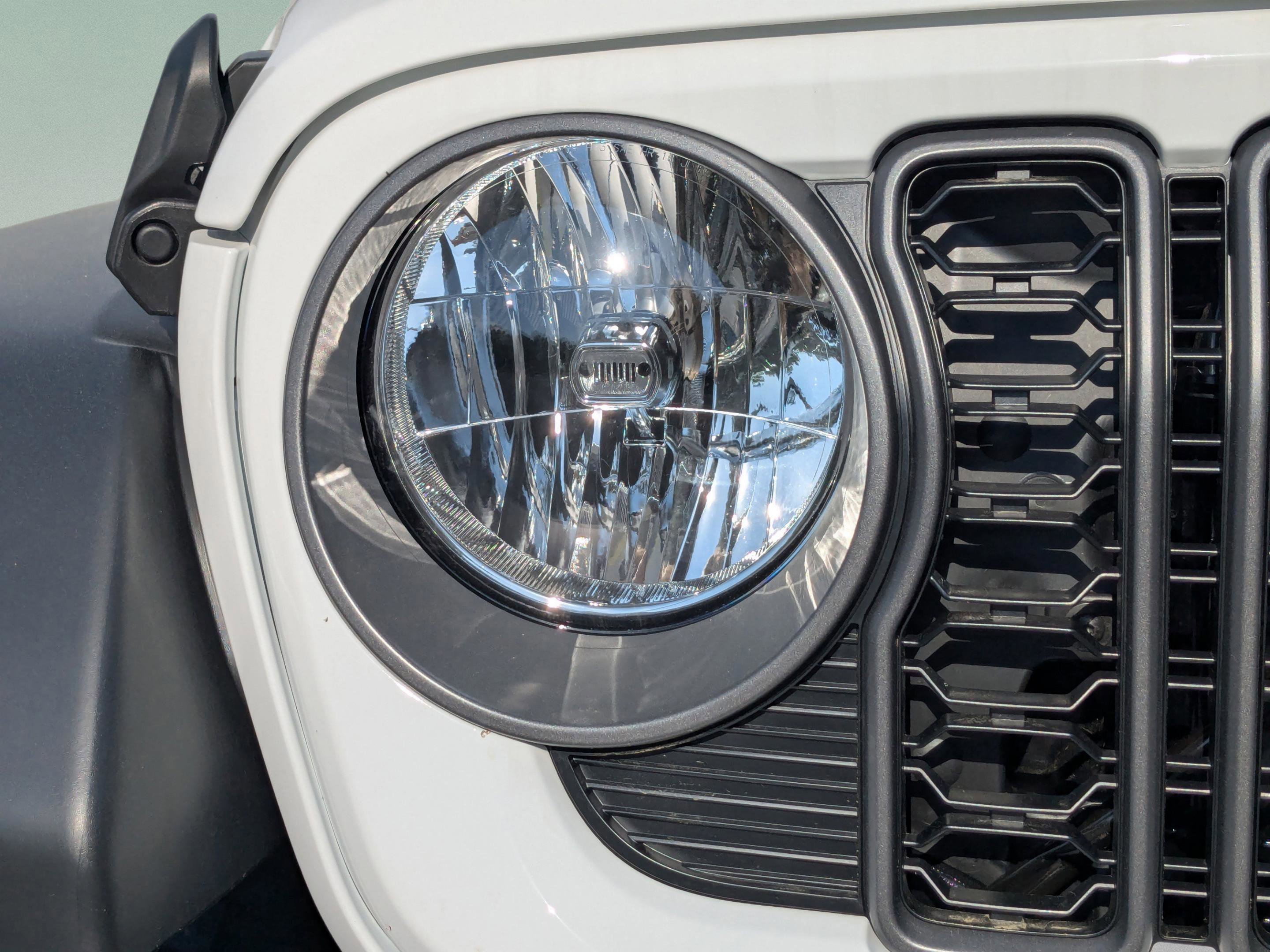 2025 Jeep Gladiator Sport S photo 38