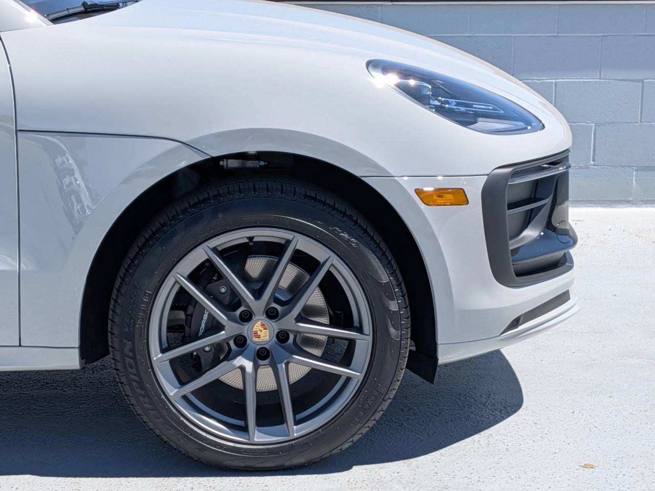 2025 Porsche Macan T photo 11