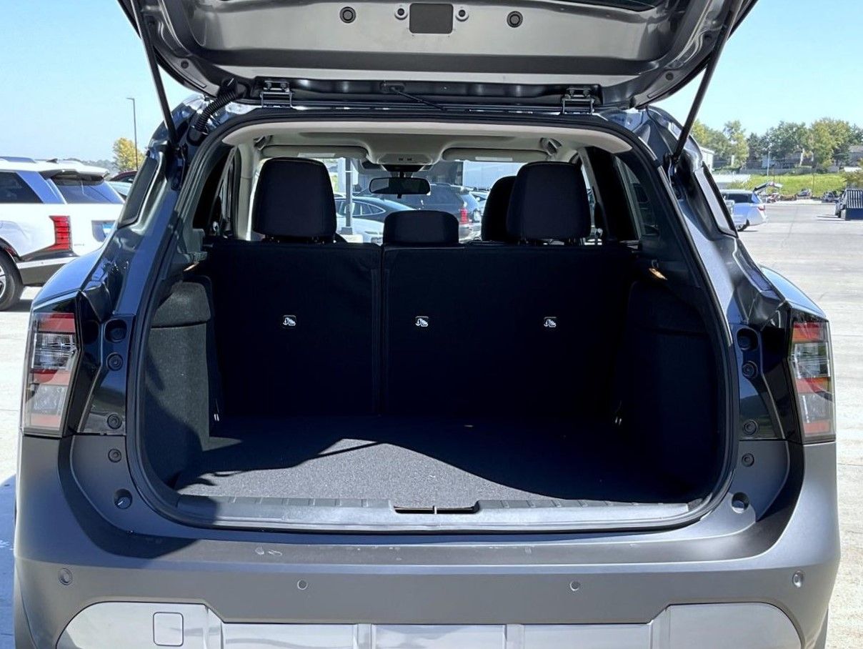 2026 Nissan Kicks SV photo 9