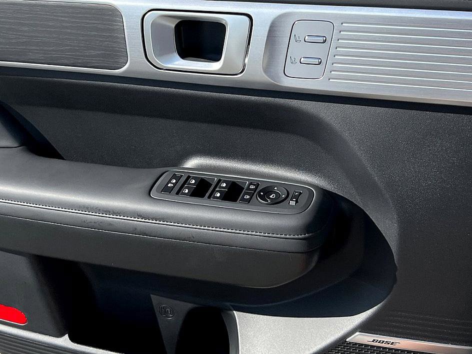 2025 Hyundai Santa Fe Limited photo 17