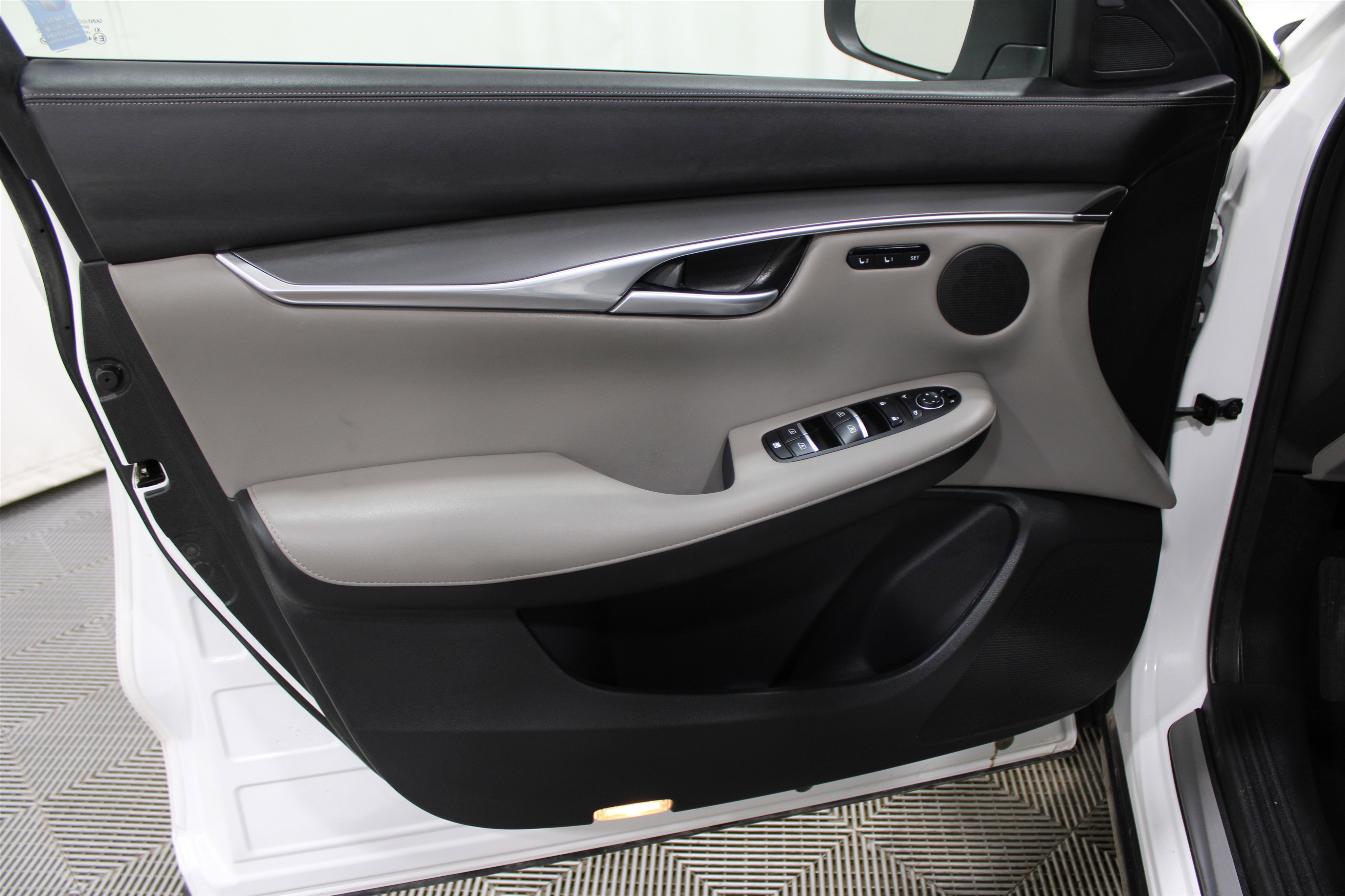 2025 Infiniti QX50 Luxe AWD photo 5