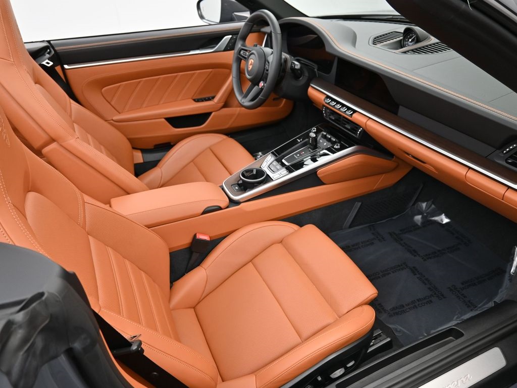 2025 Porsche 911 photo 8
