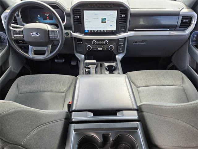 2022 Ford F-150 Lightning XLT photo 10