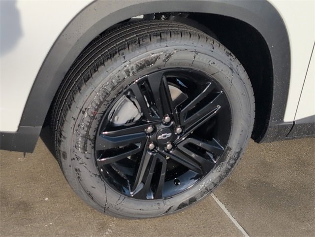 2026 Chevrolet Trax LT photo 2