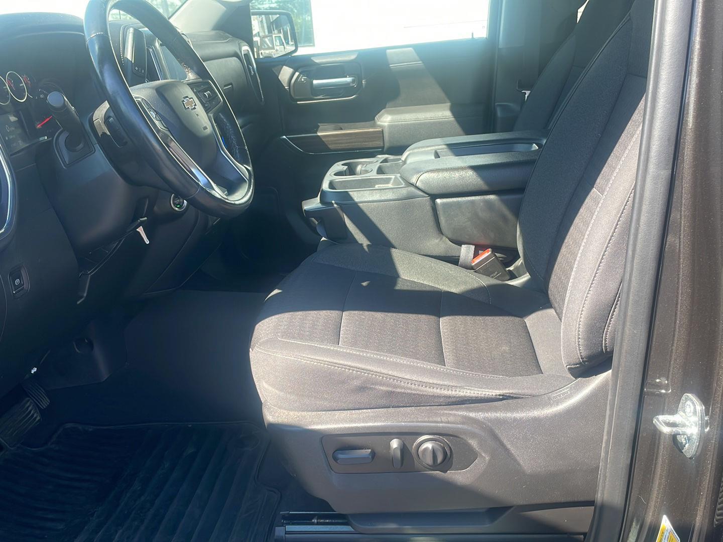 2021 Chevrolet Silverado 1500 LT photo 4